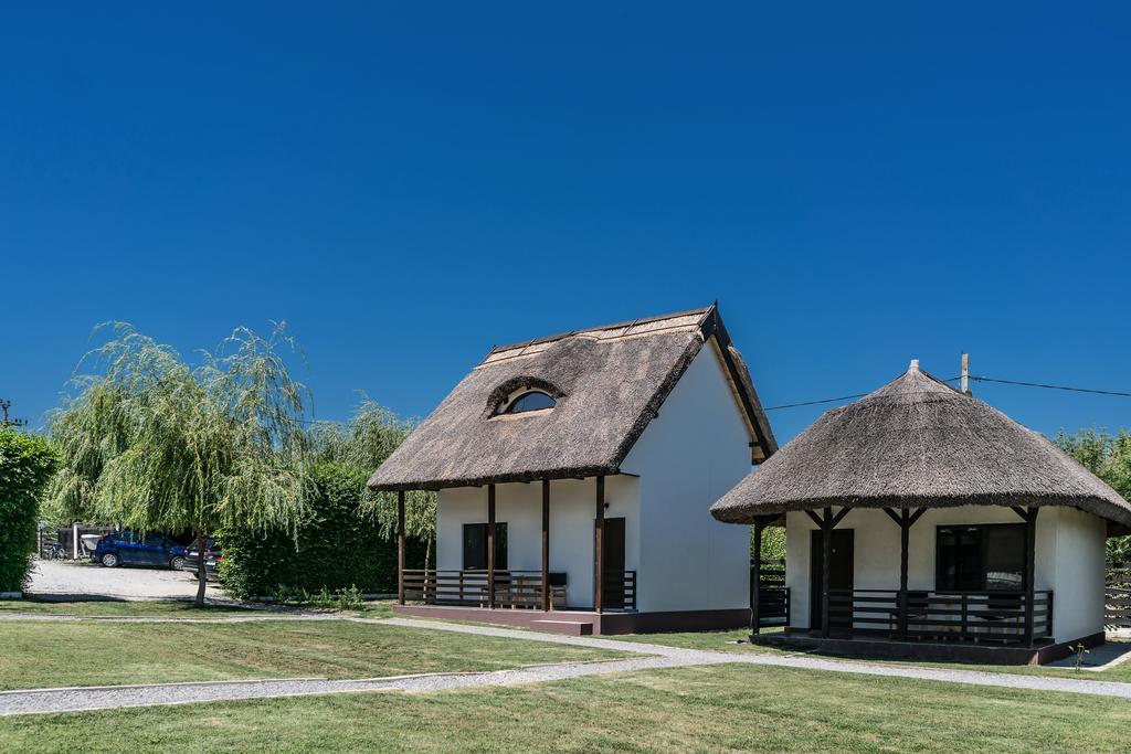 Casa Patru Anotimpuri Hotel Dunavatu de Jos Exterior photo
